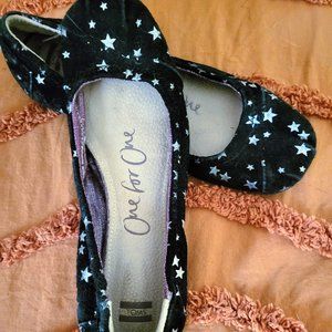 TOMS flats black w silver stars